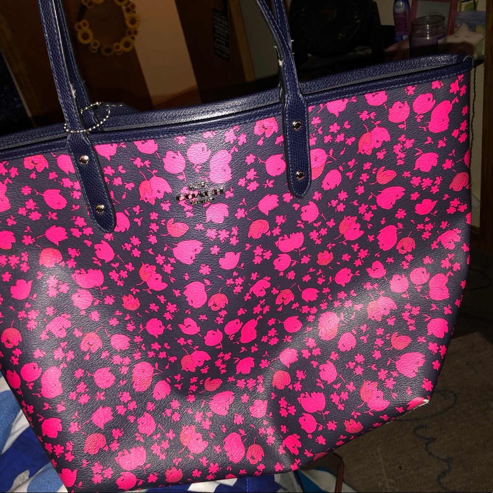 Woman’s reversible coach tote